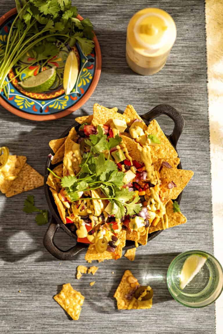 Loaded nacho's met vegan kaassaus