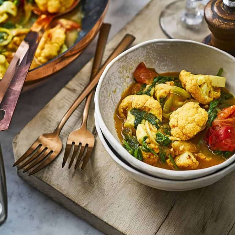 Bloemkoolcurry met tomaat en spinazie