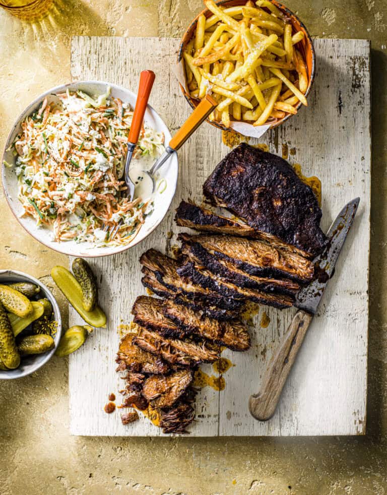 Geglaceerde brisket met blauwe-kaas-coleslaw