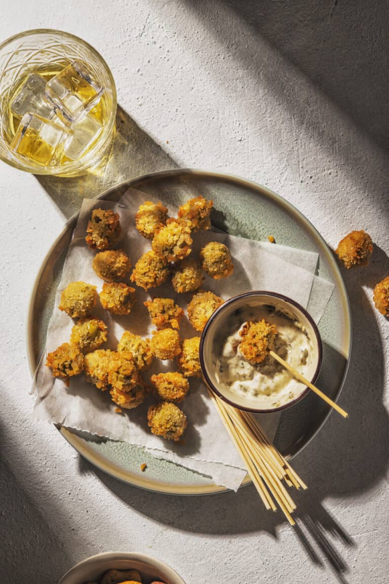 Gefrituurde olijven met kappertjesmayonaise