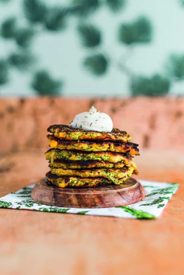 Courgettefritters met crispy mais