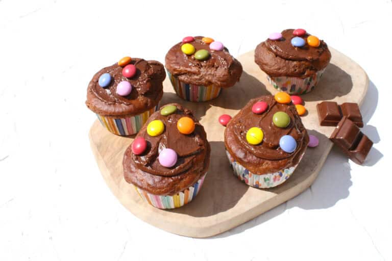 Chocoladecupcakes met chocosmiles