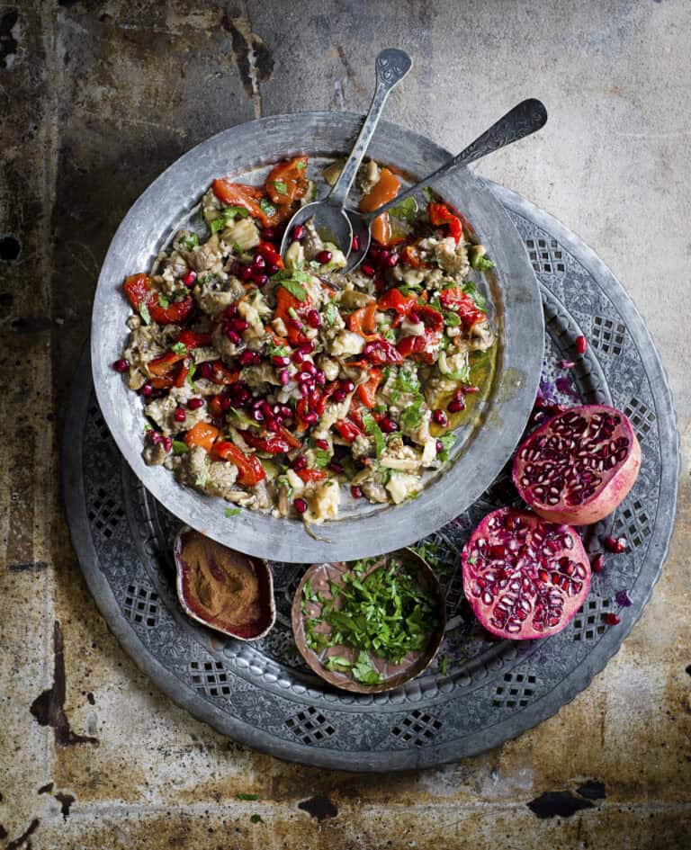 Gerookte-auberginesalade met granaatappel