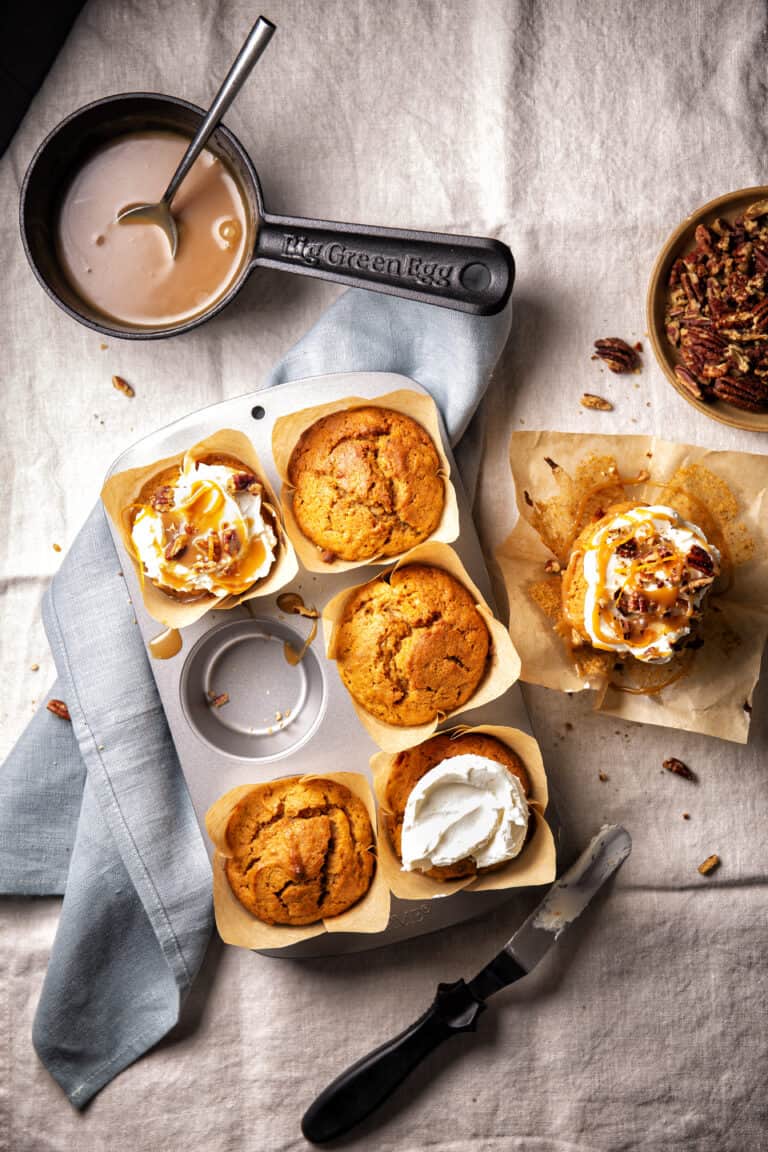 Zoete-aardappelcupcakes met smoky karamel, mascarpone en noten