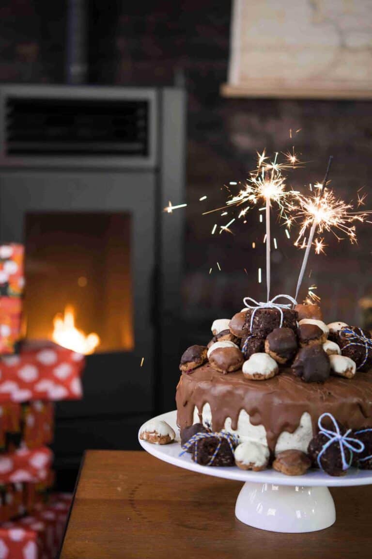 Sinterklaastaart met witte chocolade en pepernoten