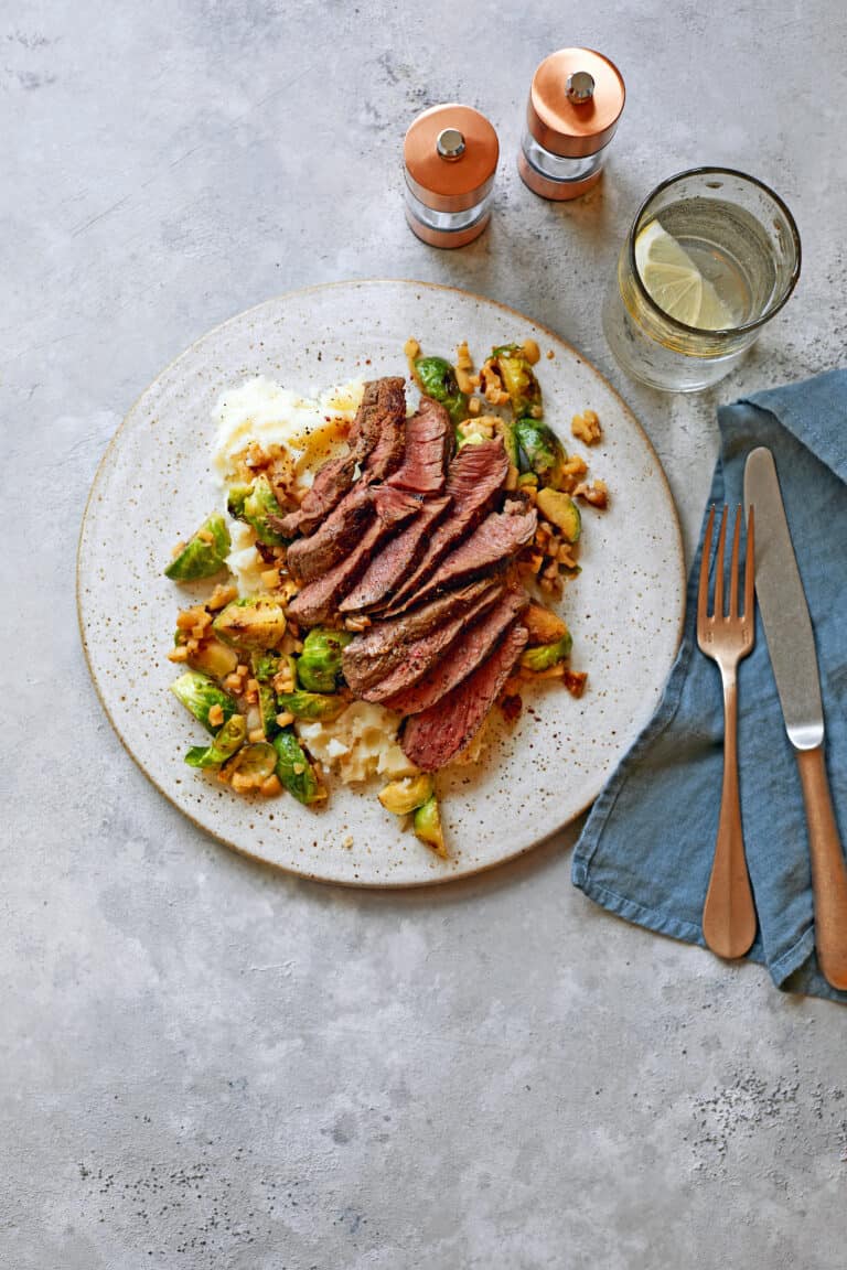 Hertenbiefstuk met puree en spruitjes