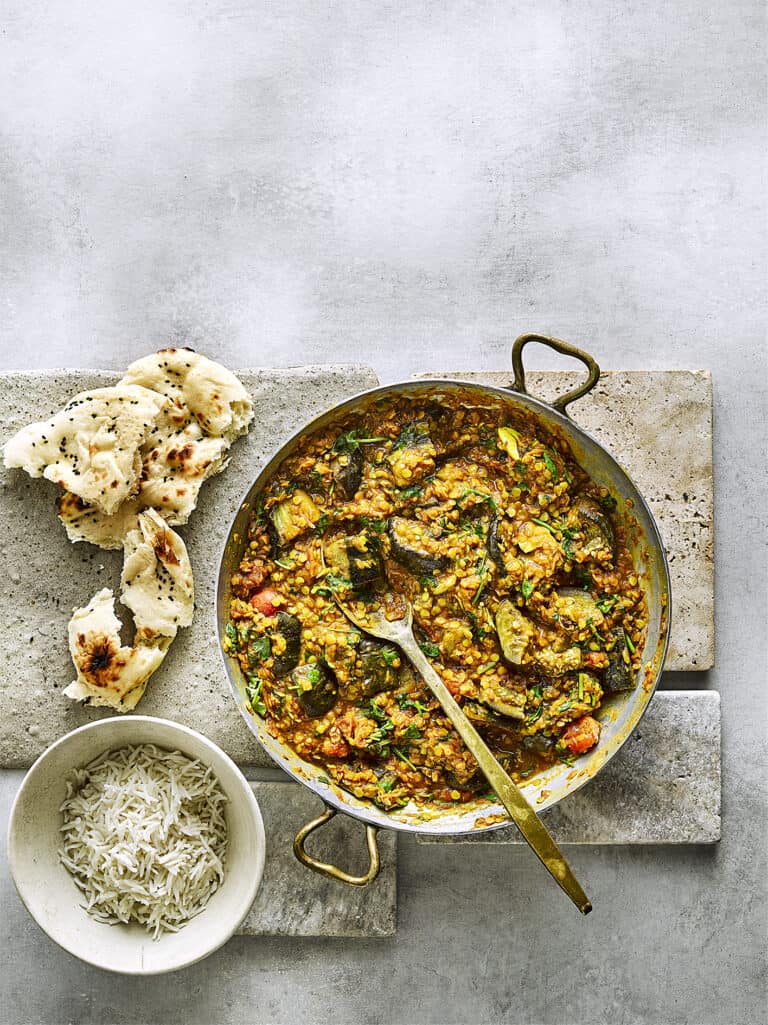 Dhansak met aubergine en spinazie
