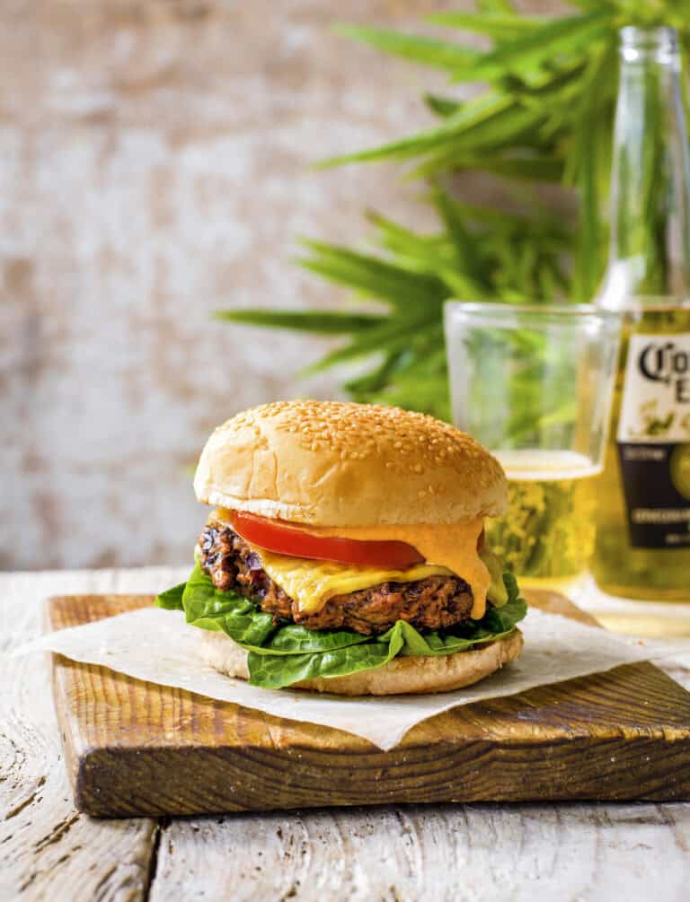 Seitanburger met kimchi-mayo