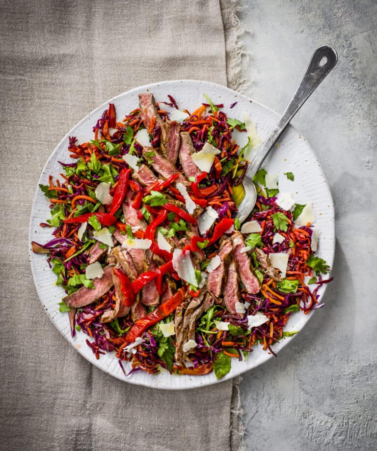 Biefstuk tagliata met coleslaw van rode kool