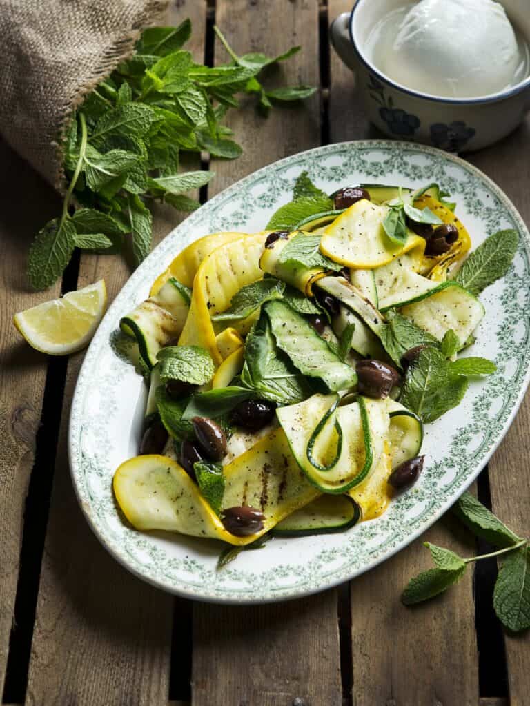 Courgettesalade met olijven