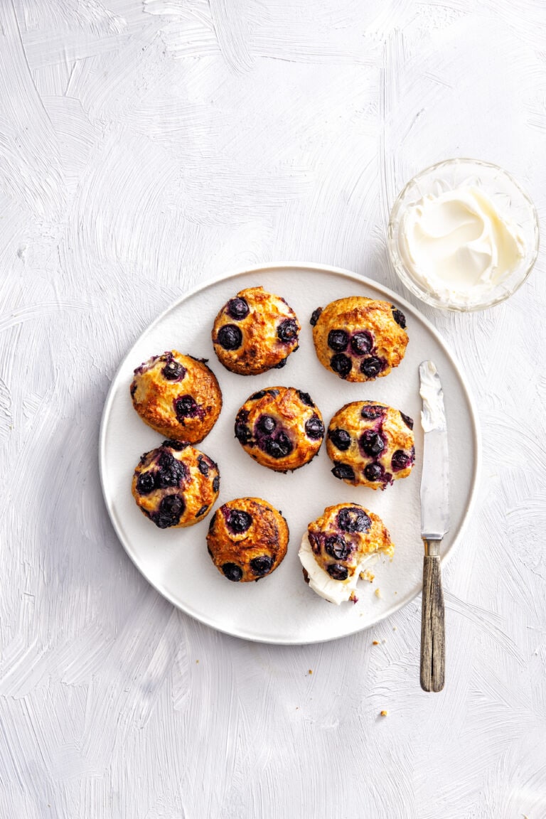 Karnemelkscones met blauwe bessen