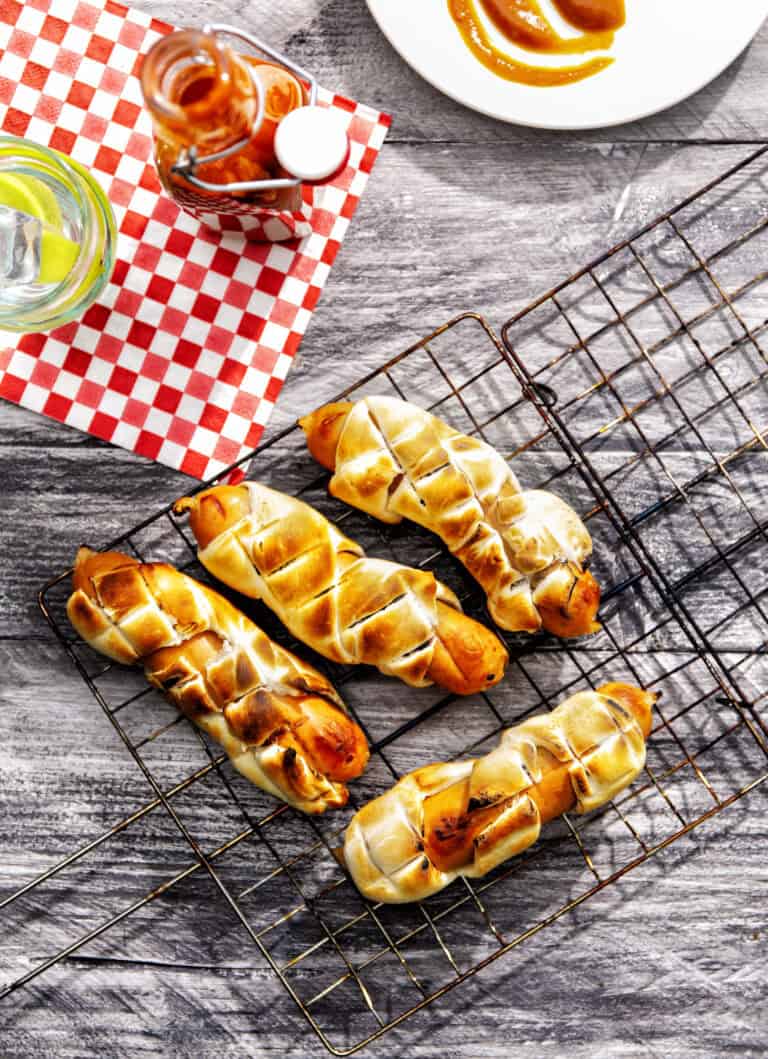 Pigs in a blanket met homemade spicy ketchup