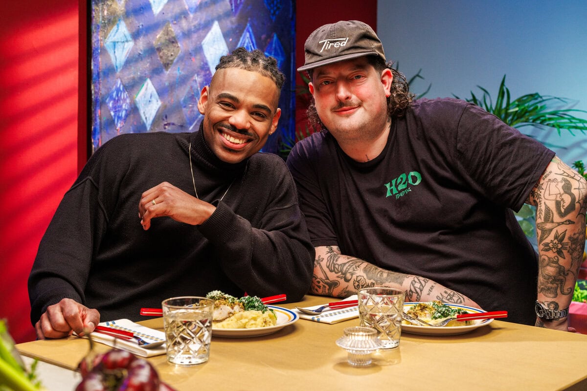 perry en geneal aan tafel