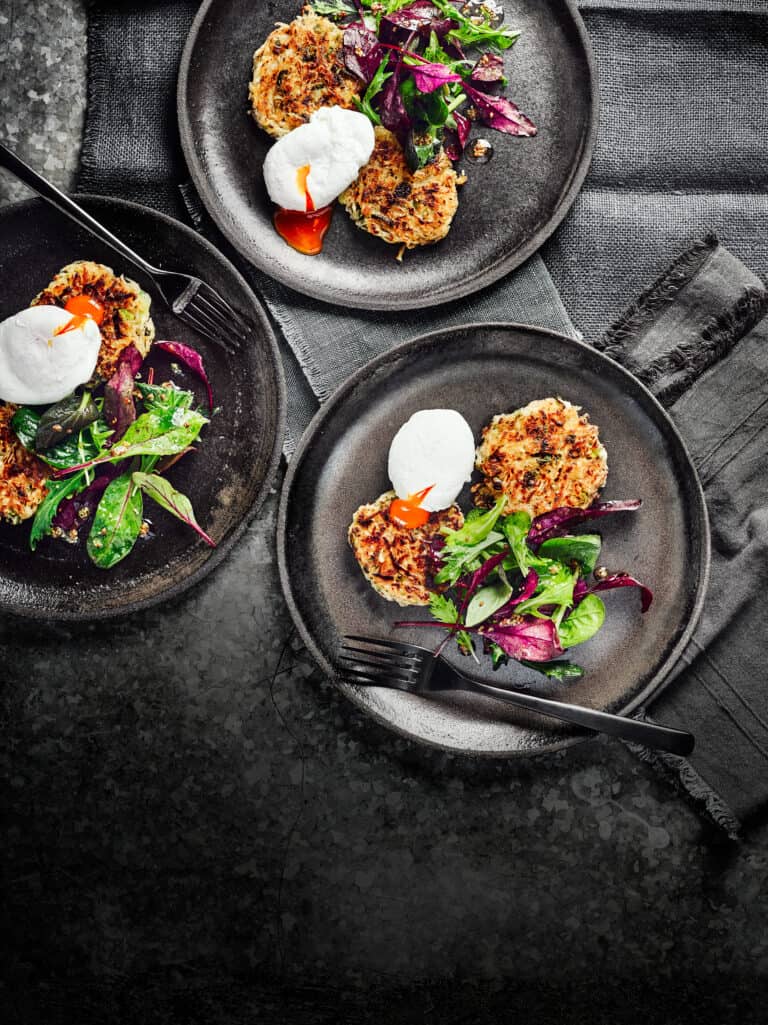 Knolselderij-aardappelrösti met gepocheerd ei
