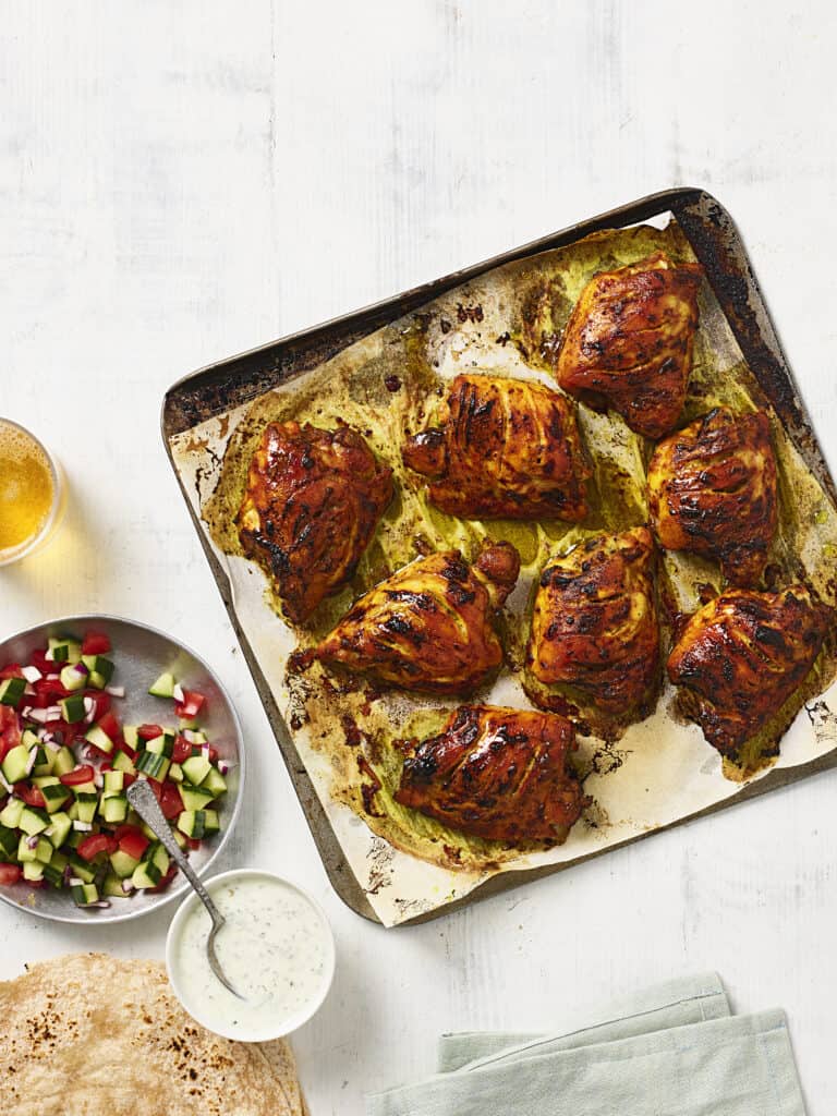 Geroosterde kip tandoori met yoghurt-muntsaus