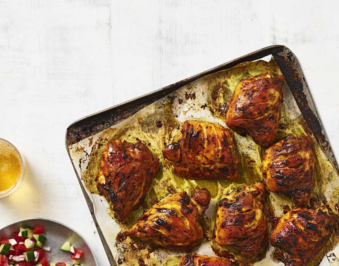 Geroosterde kip tandoori met yoghurt-muntsaus