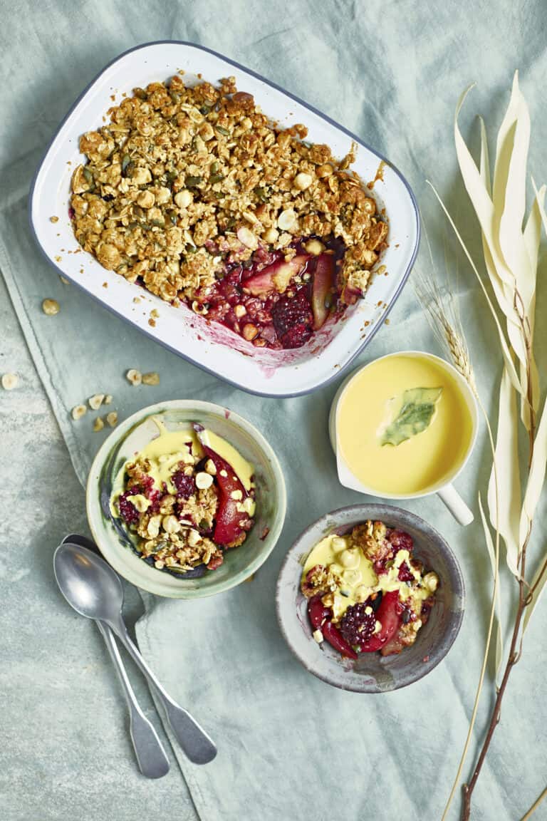Peren-bramencrumble met lauriercustard
