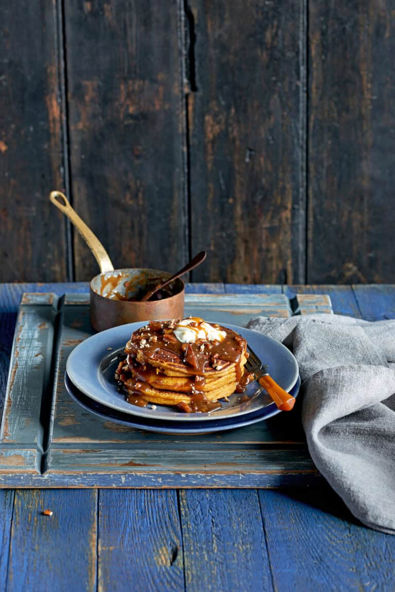 Pompoenpancakes met gezouten karamel en pecannoten