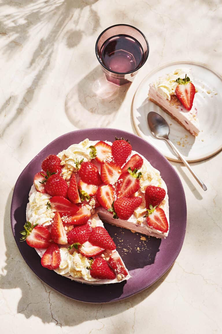 No-bake frozen aardbeiencheesecake