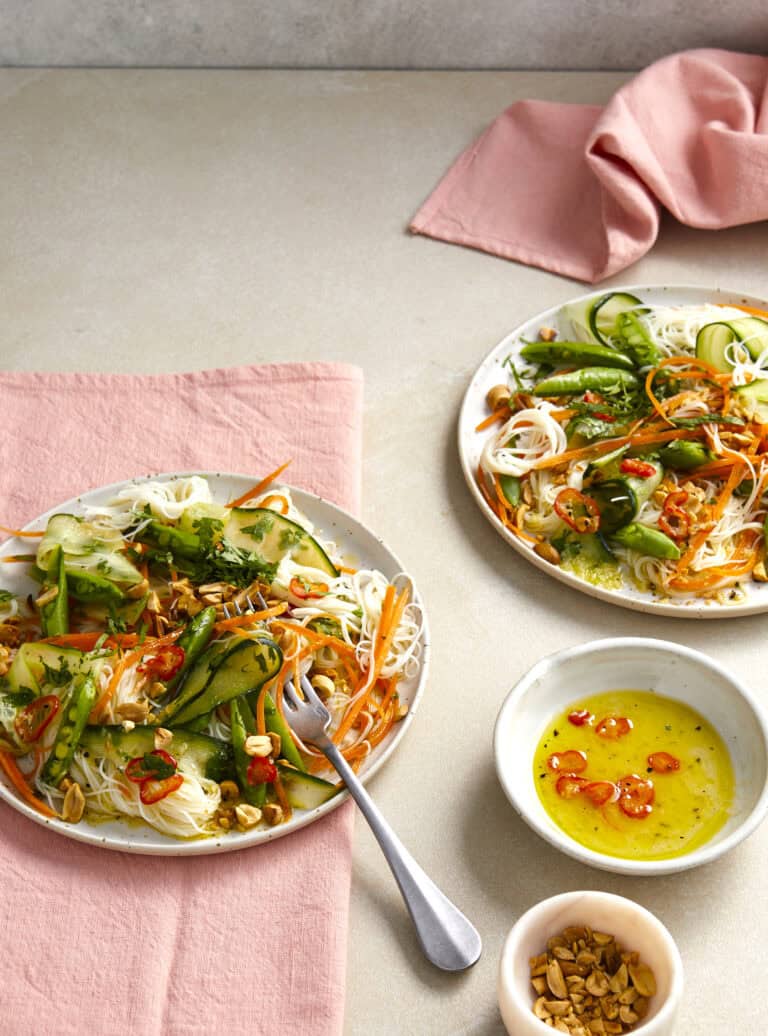 Rijstnoedelsalade met gemberdressing