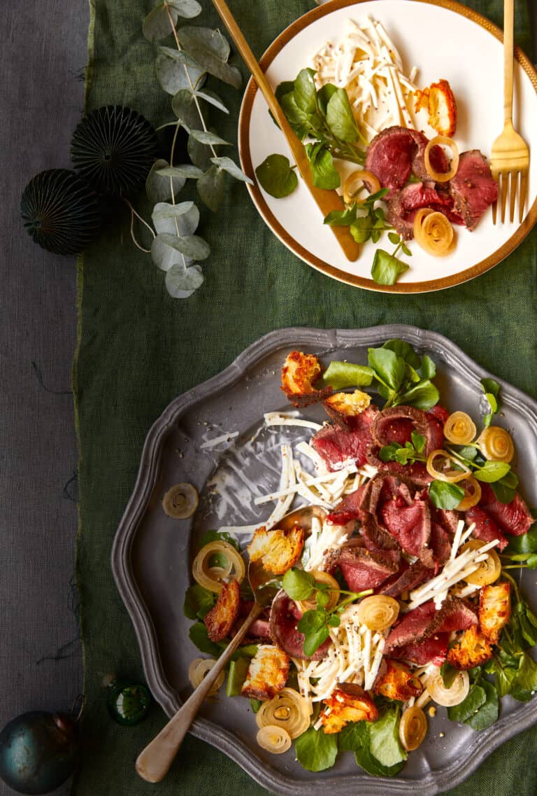 Rosbief van hert met specerijenkorst en knolselderijremoulade