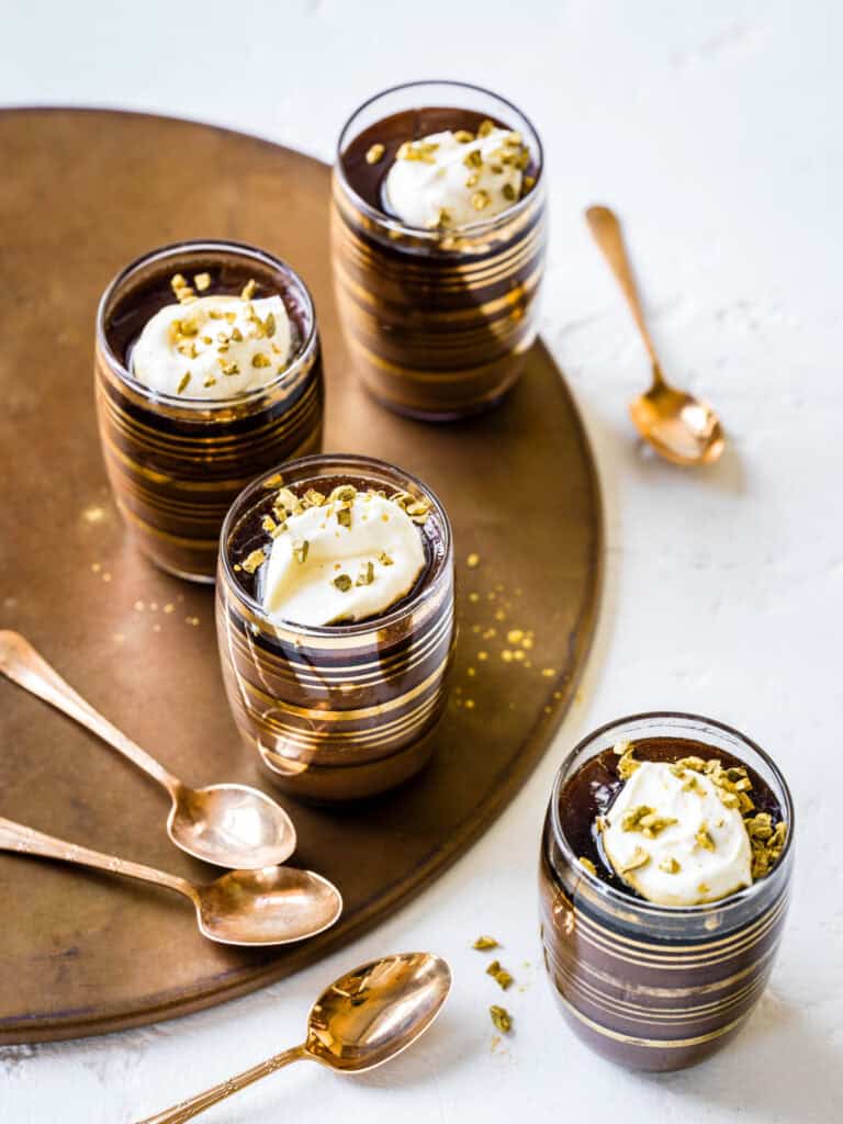Chocolade-kaneelroom met sherrysiroop