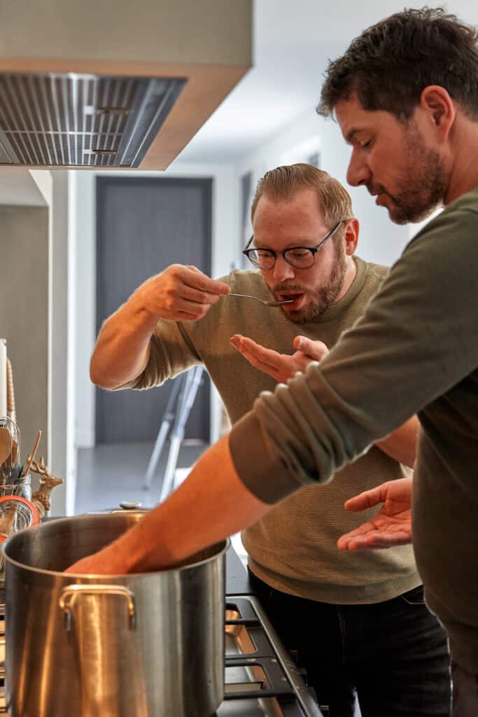 Willem van Santen en Bas Erkens maken bisque