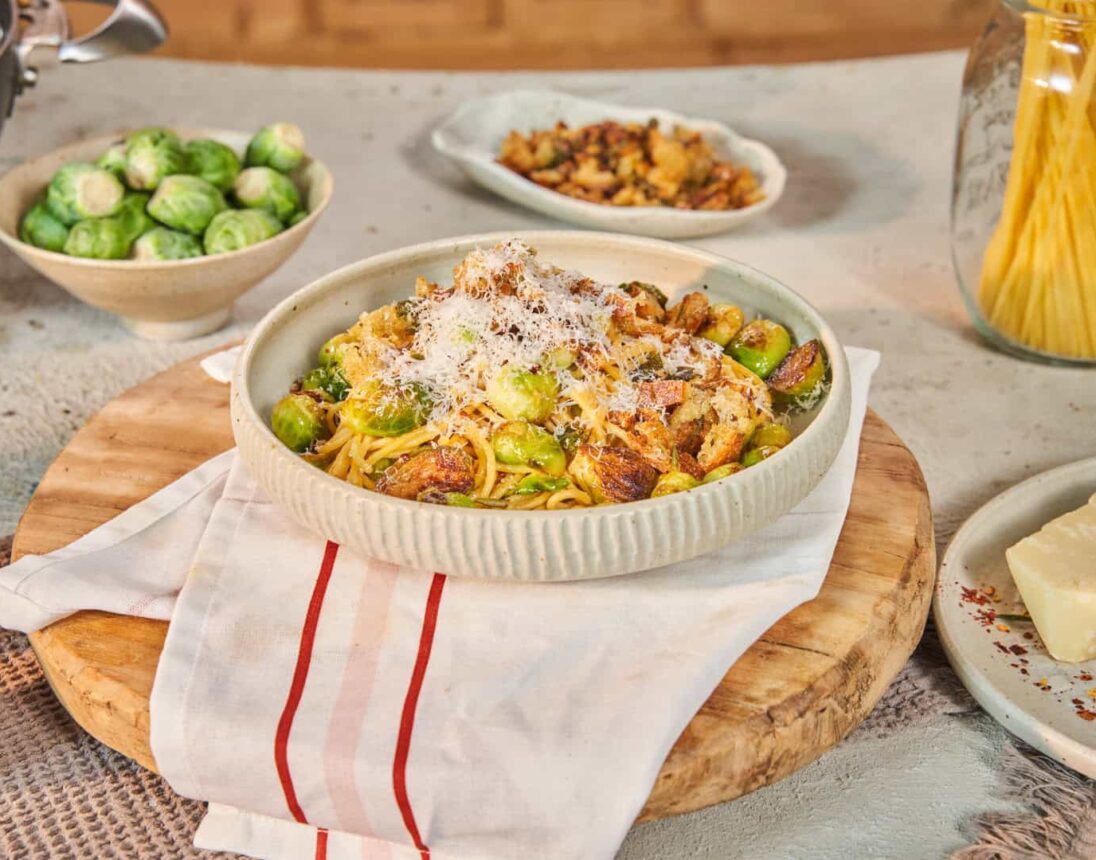 Simpele pasta met citroen en gekarameliseerde spruitjes