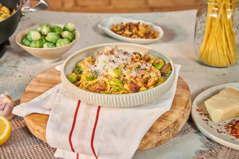 Simpele pasta met citroen en gekaramelliseerde spruitjes