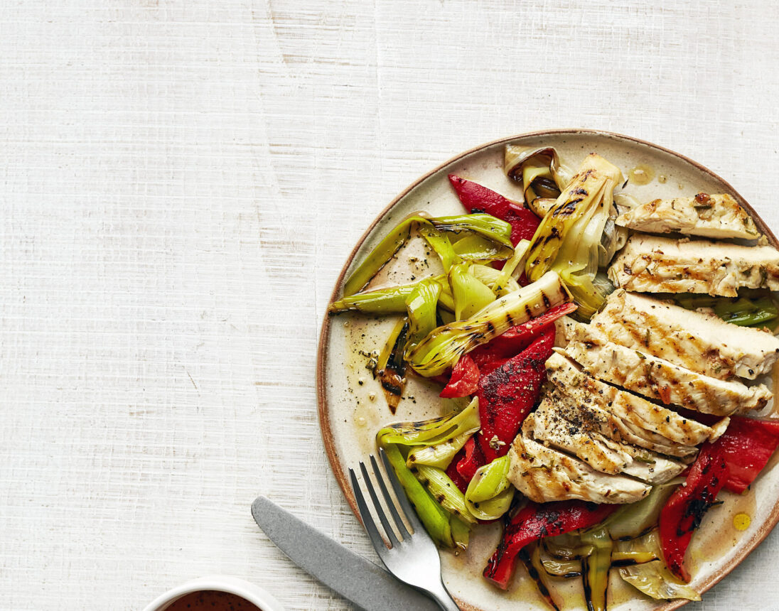 Kipfilet met gegrilde prei en paprika
