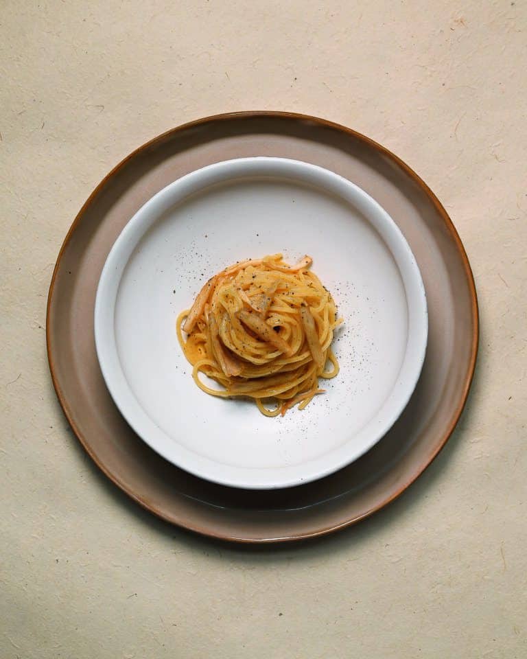 Vegetarische pasta carbonara met inktzwam en Remeker-kaas