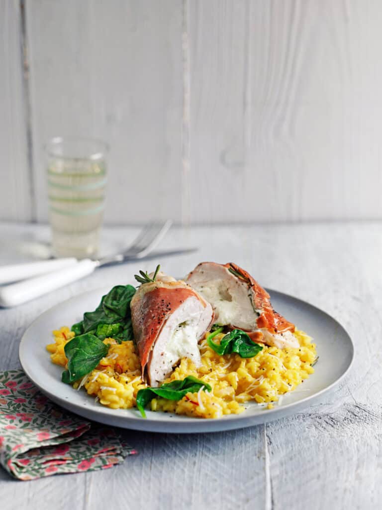 Kip gevuld met geitenkaas en risotto milanese