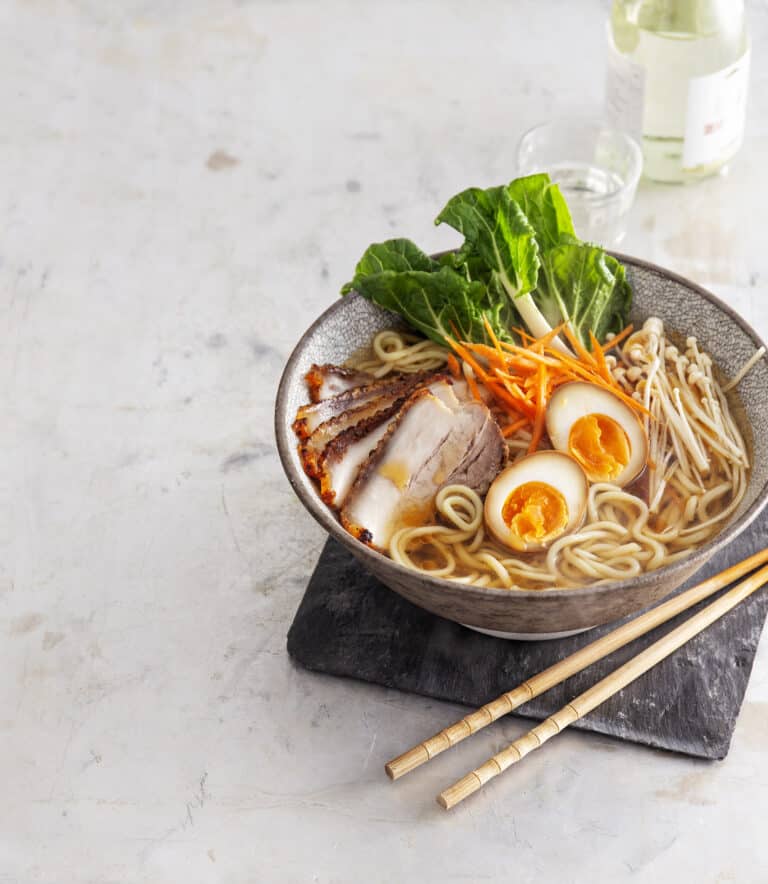 Ramen met geroosterd buikspek