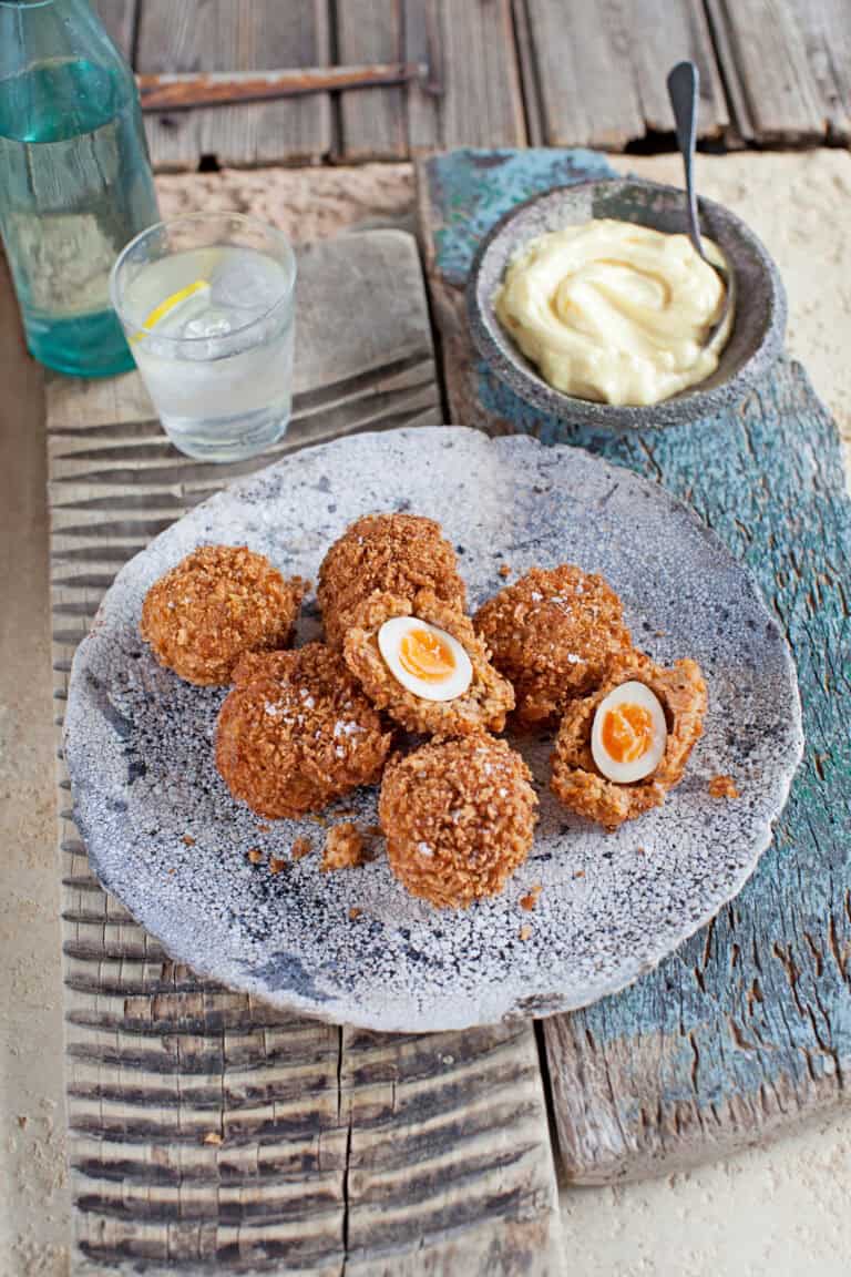 Schotse kwarteleitjes met krab en mosterdmayo