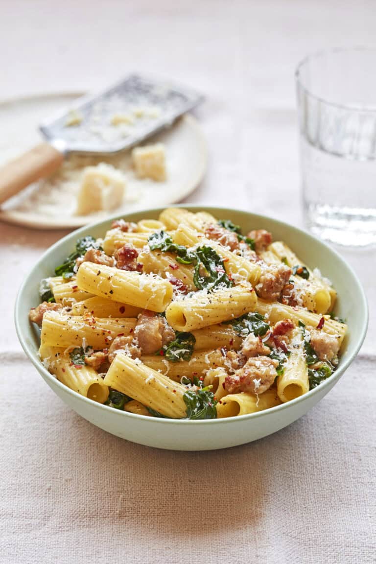 Pasta met spinazie en worstjes
