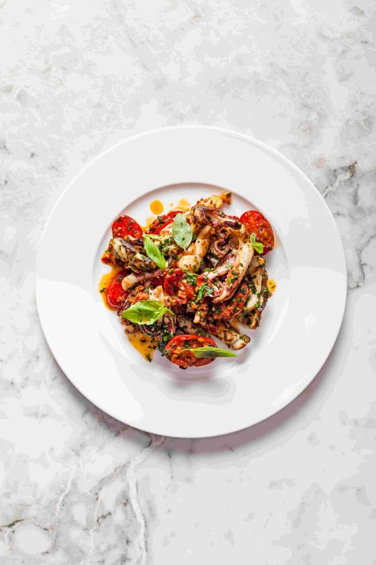 Geroosterde inktvis met tomaat en ‘nduja