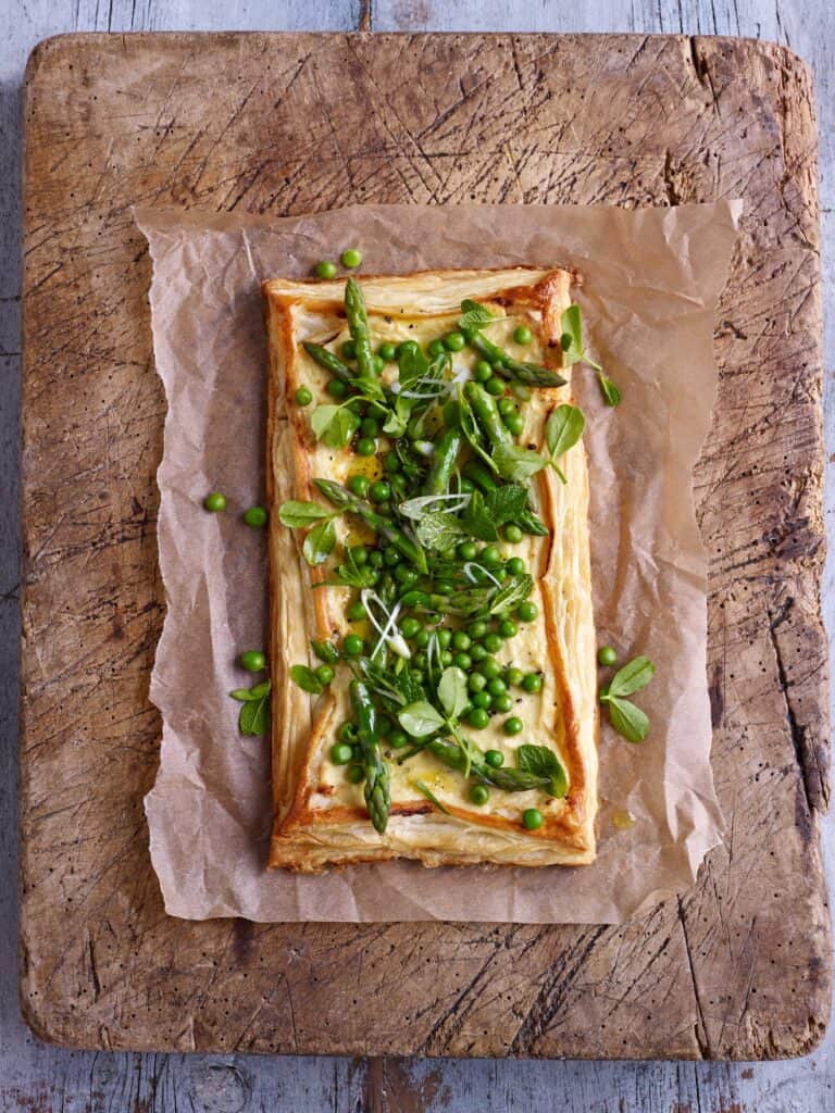 Ricottataart met groene asperges