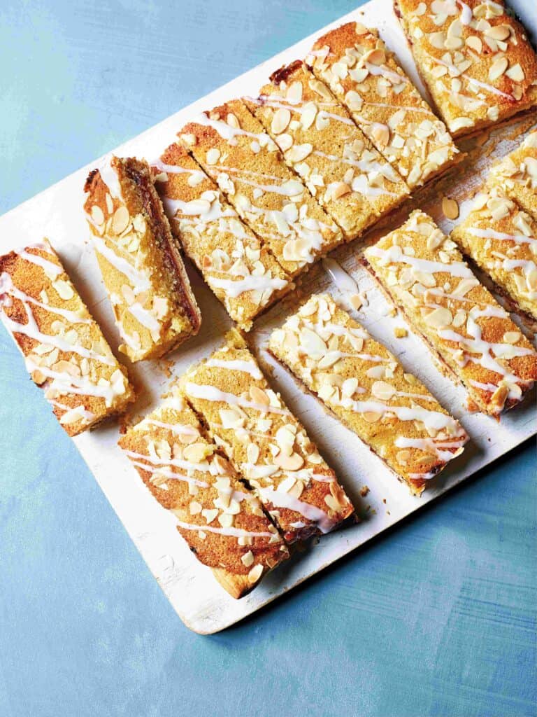 Plaatkoek met kruisbes en frangipane