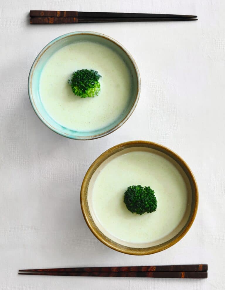 Romige broccolistelensoep