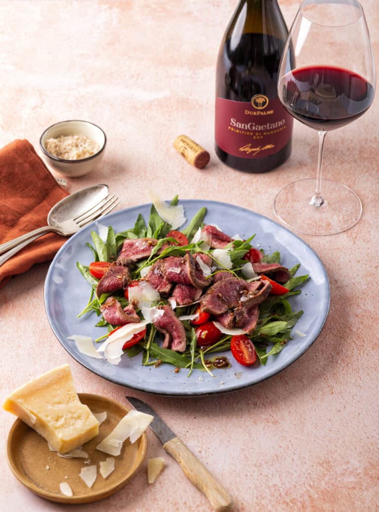 Tagliata di manzo met rucola en grana padano
