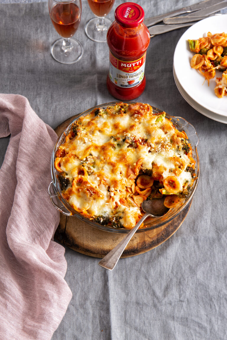 Orecchiette al forno met broccoli, mozzarella en tomaat