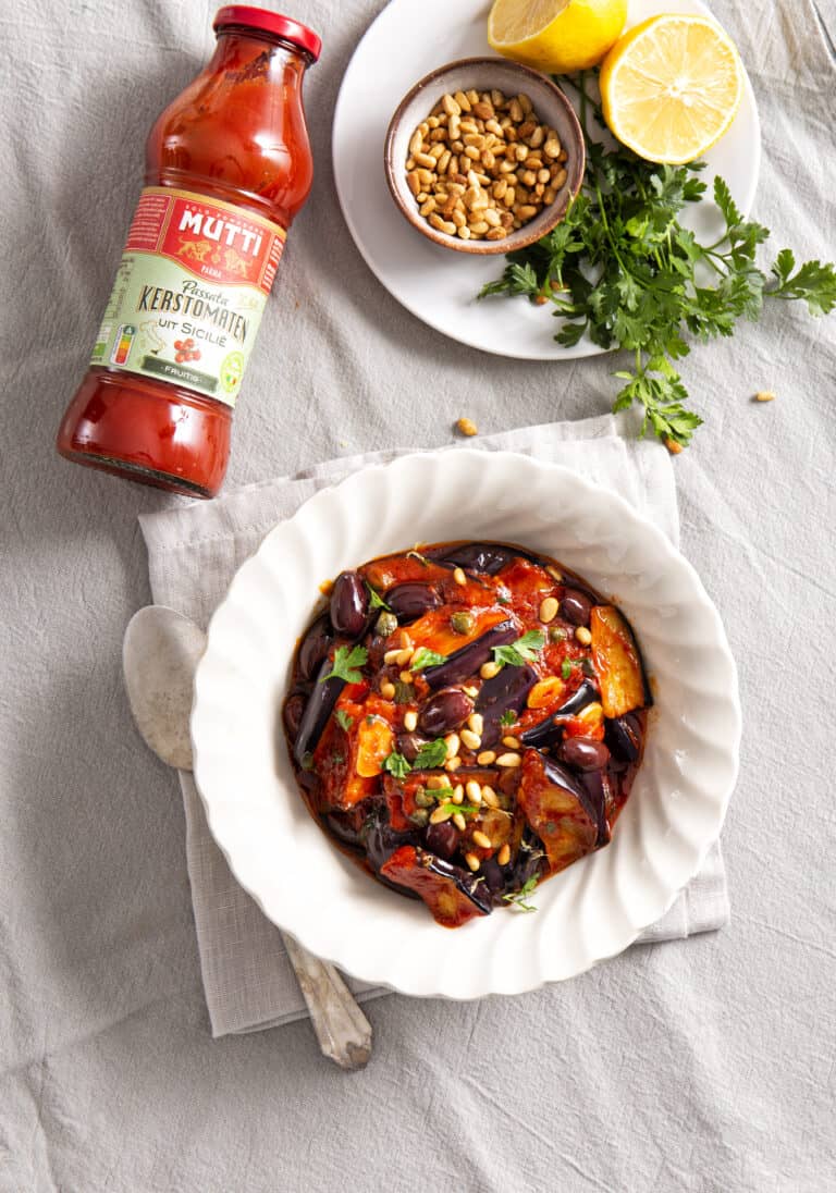 Caponata van aubergine met olijven, kappertjes en citroen