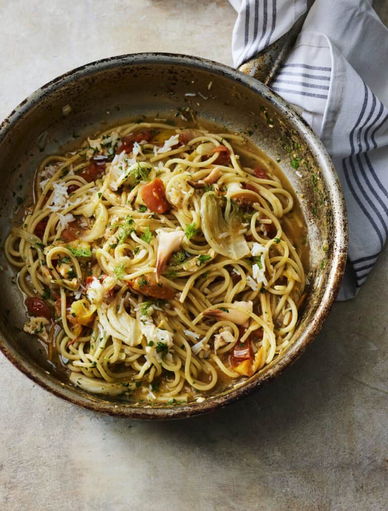 Spaghetti alla chitarra met saus van krab, venkel en kerstomaten