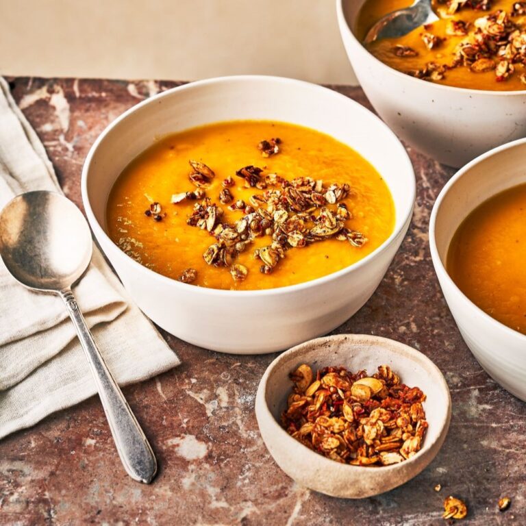 Pompoensoep met hartige granola