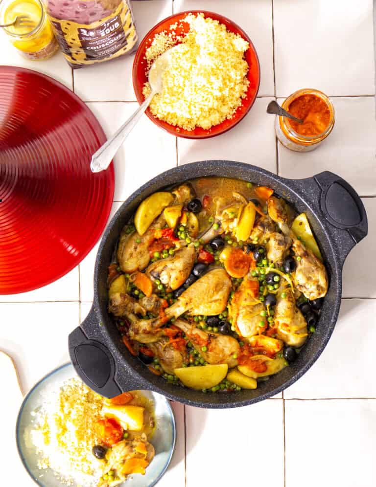 Tajine met kip, ingemaakte citroen en zwarte olijven