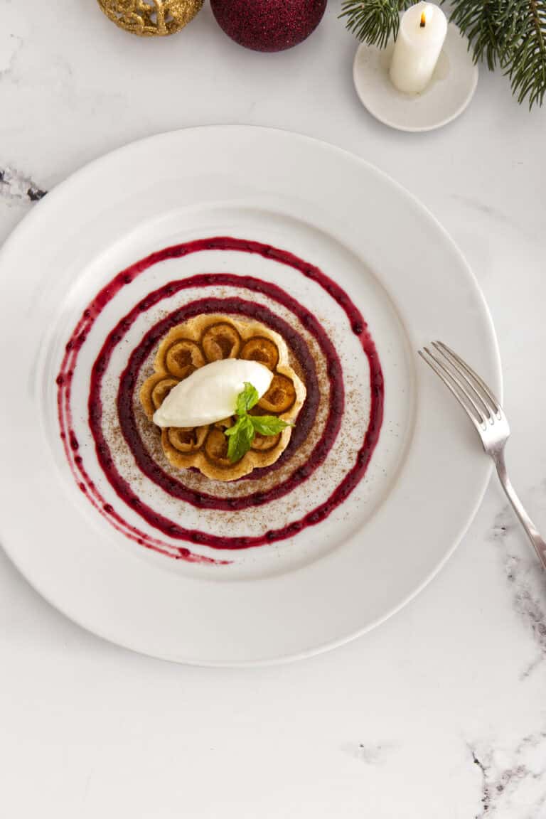 Savarin met beurre noisette, sinaasappel en rum