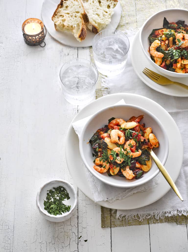 Bowl met garnalen, chorizo en limabonen