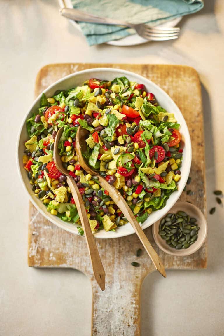 Tacosalade met tomaat en zwarte bonen
