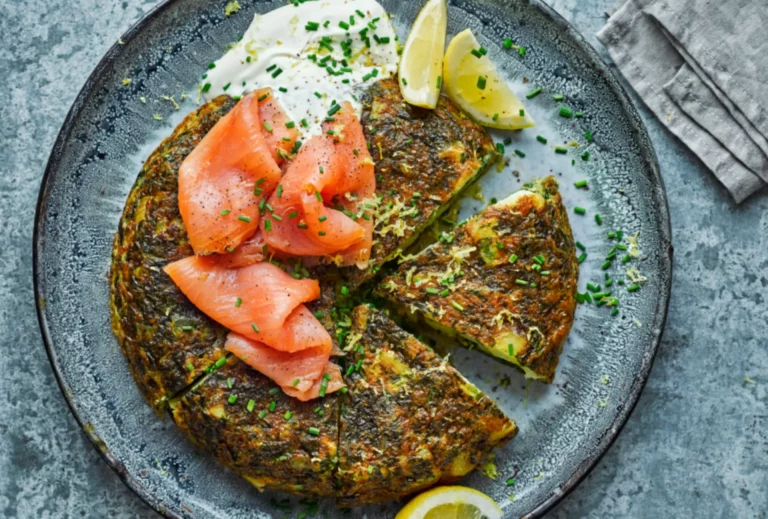 Groene tortilla met gerookte zalm