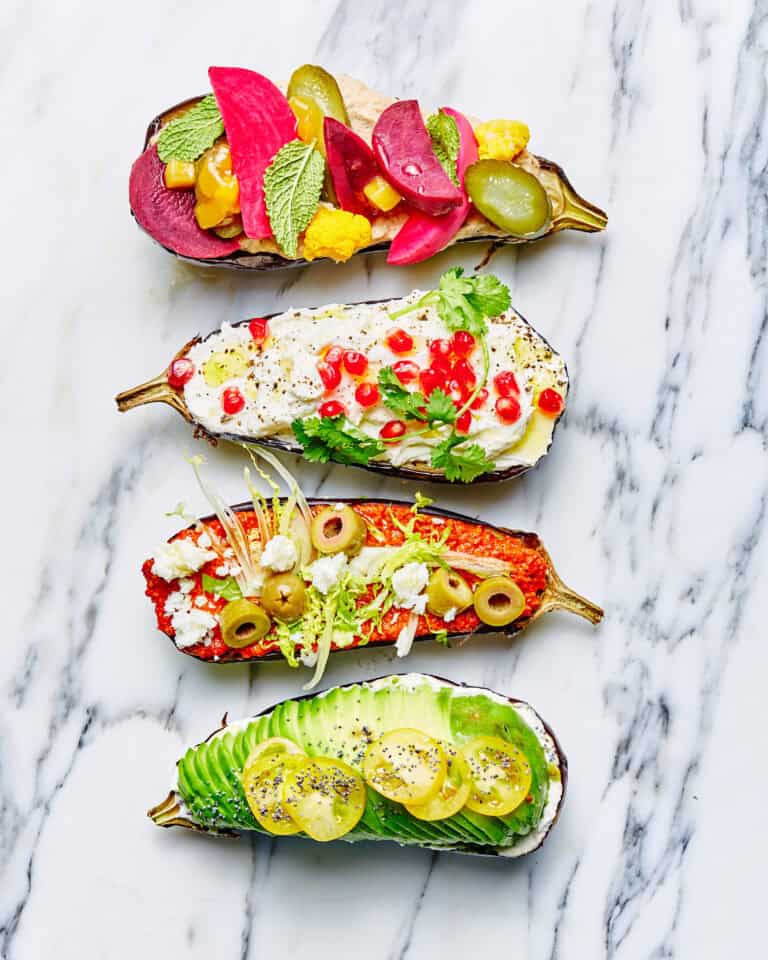 Gepofte aubergines met toppings